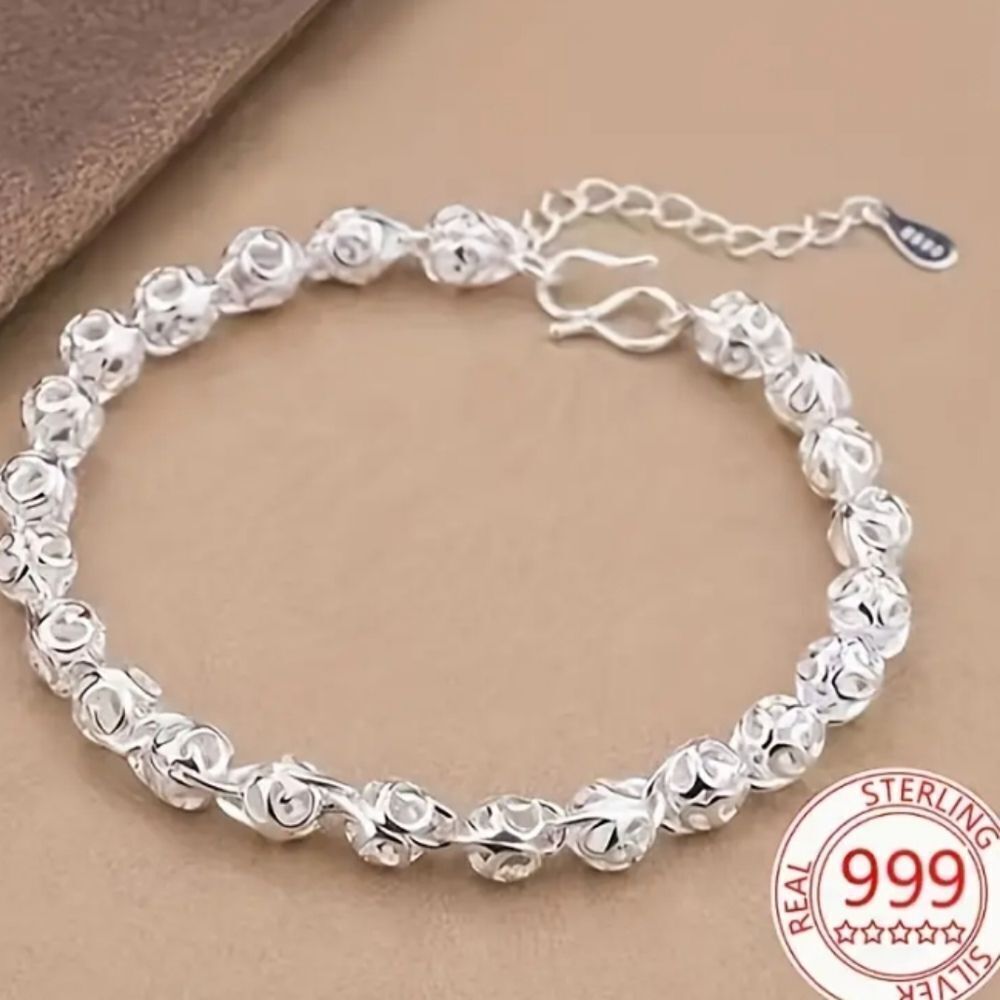 Exquisite Vintage sterling silver charm bracelet